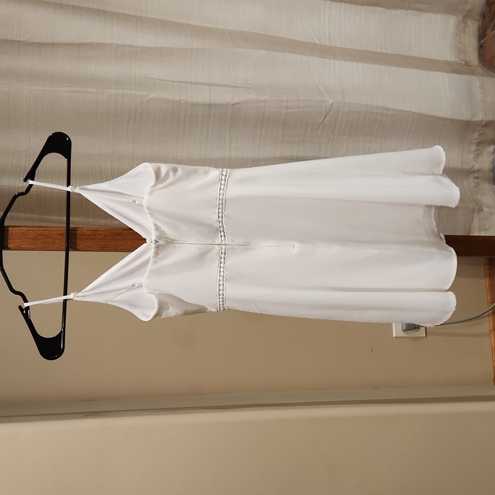 White with floral applications summer or homecoming dress. Size 1/2 - Picture 4 of 16